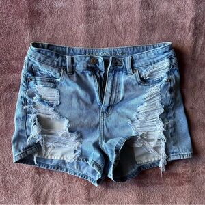 AMERICAN EAGLE mom short super ripped destroyed comfortable denim light jean sho